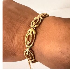 Monet Link Bracelet Sz 7.25 Gold Tone Textured Leaf Oval Vintage Jewelry